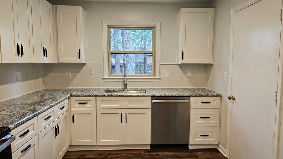 Building Photo - 6736 Hartsell Pl