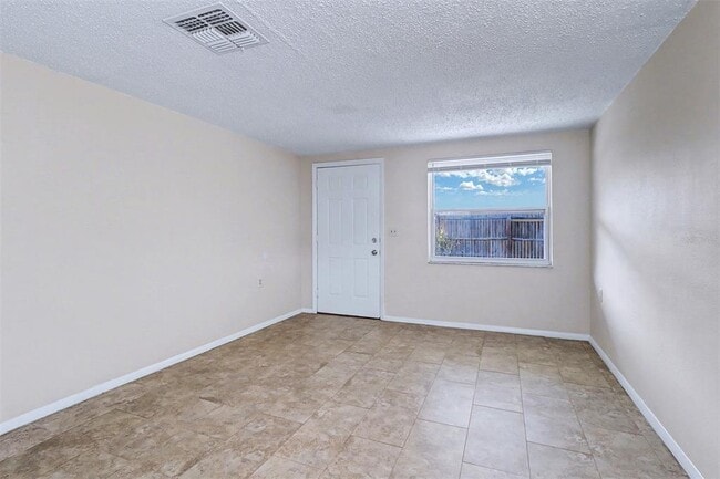 Building Photo - 5439 Oceanic Rd