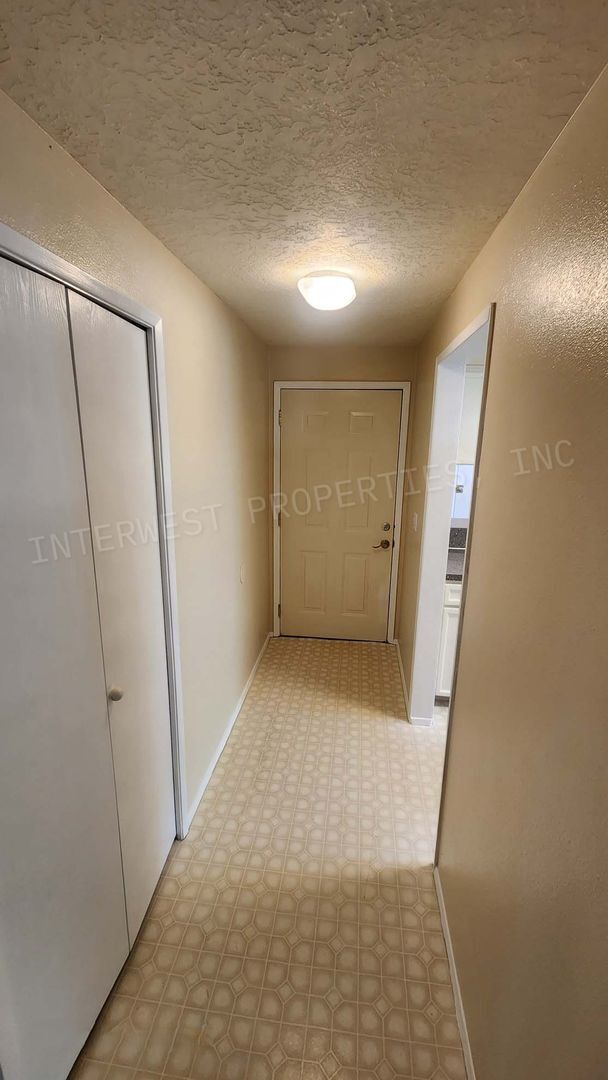 Building Photo - 3 bd 2 ba Ranch Style Beaverton Home with W/D in Unit, 2 Car Garage and Large Fenced Yard!