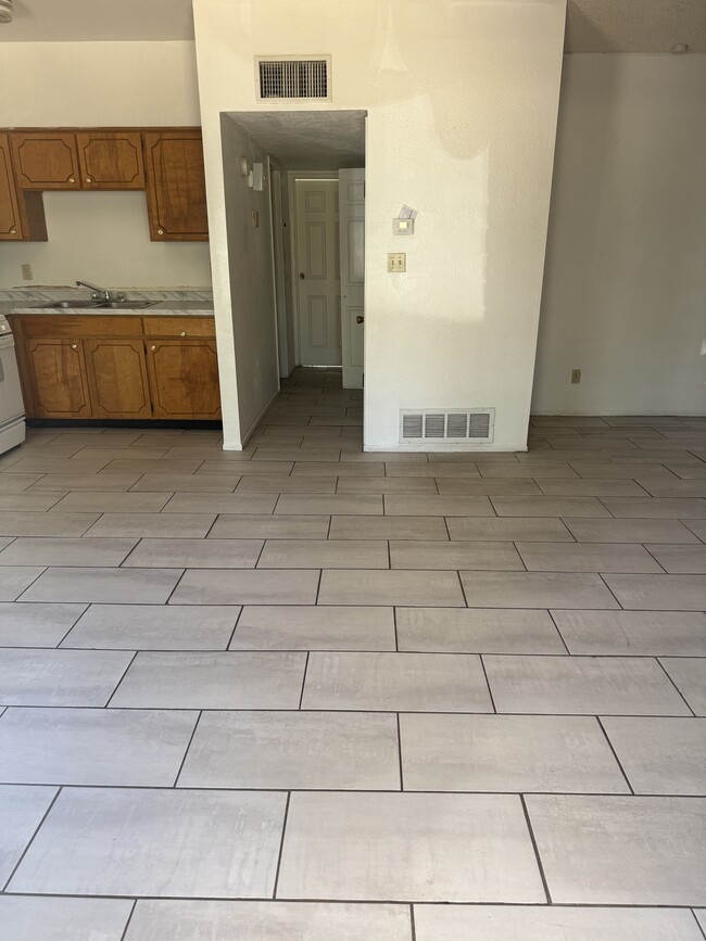 Building Photo - 450 Via Lechuza