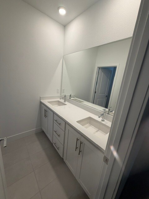 Building Photo - Lathrop - Gorgeous 5 Bedroom 3 Bathroom Home