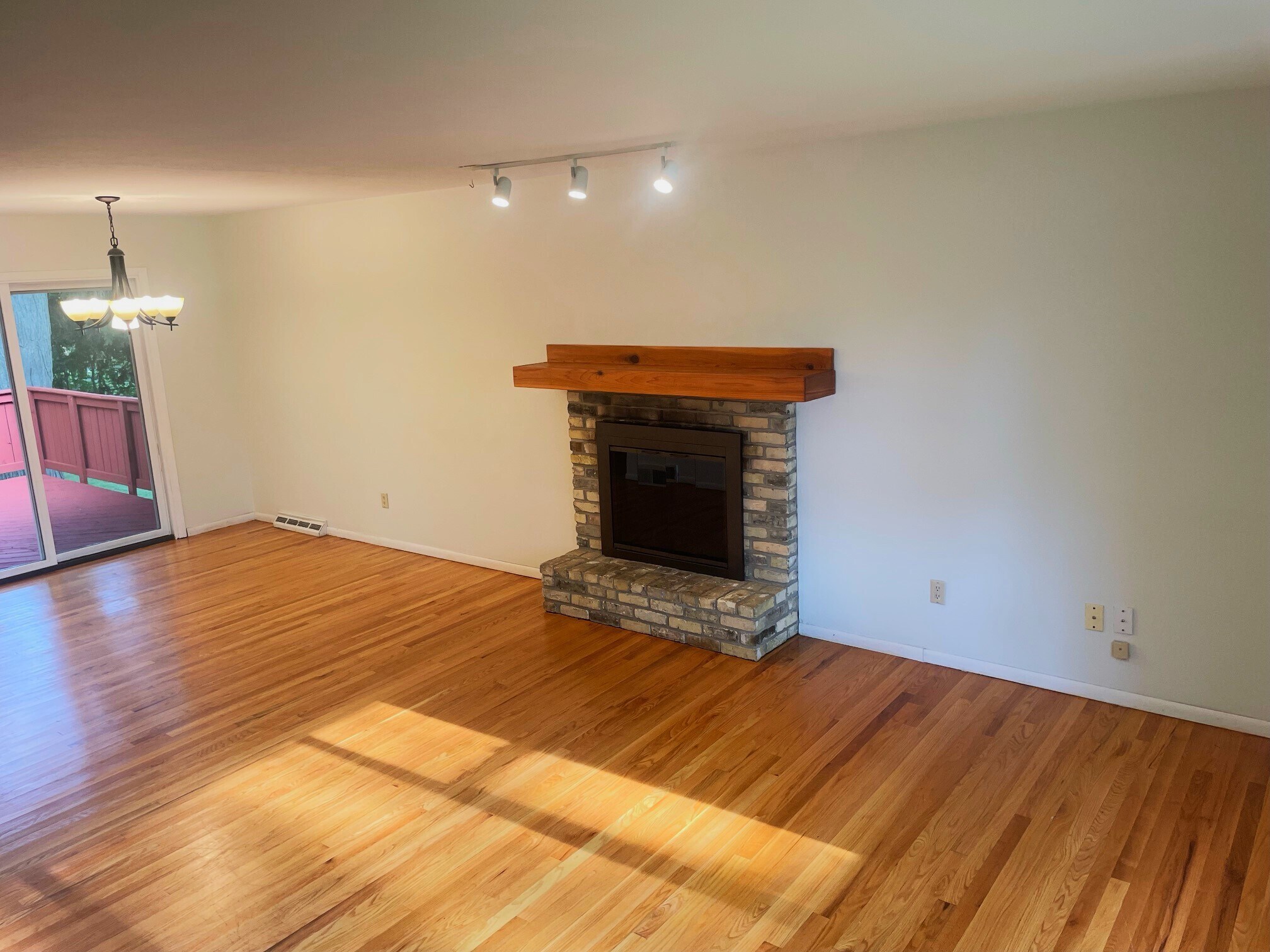 Building Photo - 1522 Cameron Dr