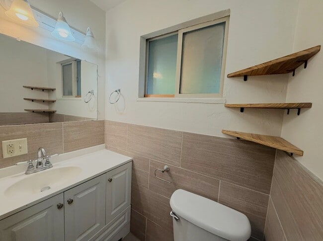 Building Photo - 3158 El Capitan Ave