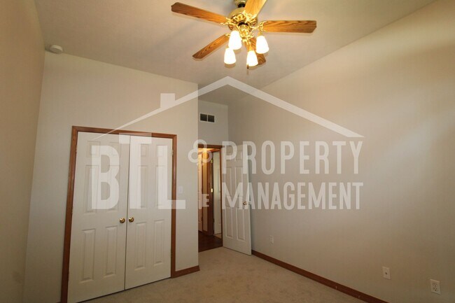 Building Photo - Beautiful 3 Bedroom 2 Bathroom Home!