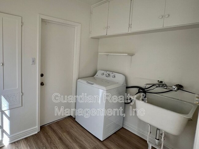 Building Photo - 535 W Edgemont Ave