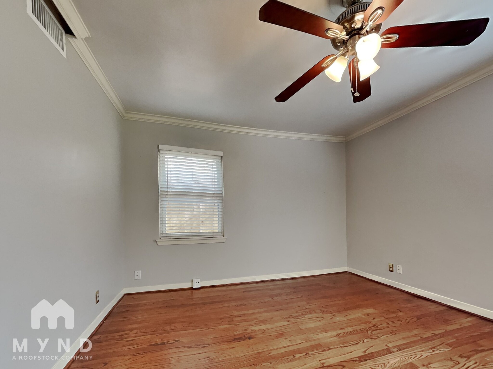 Building Photo - 7519 Schiller St