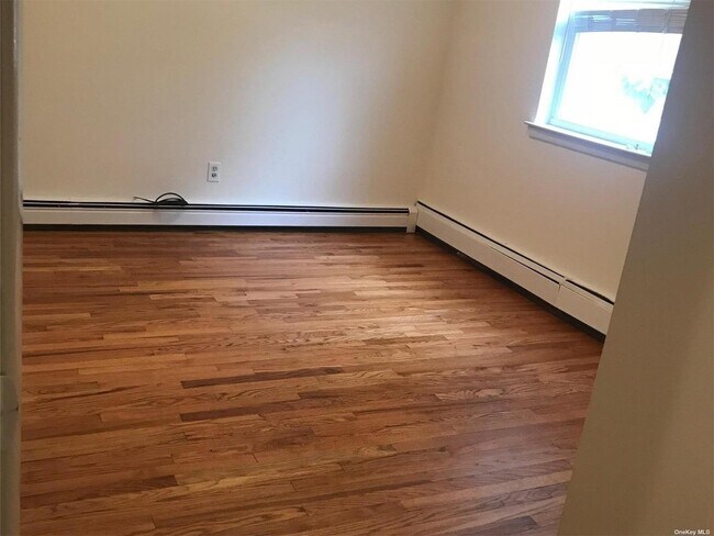 Building Photo - 206-18 45th Rd