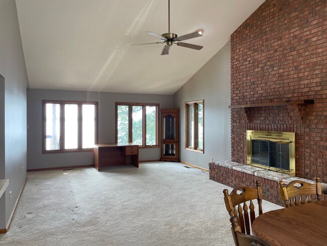 Building Photo - Three Bedroom Brick Ranch in Terrell with ...