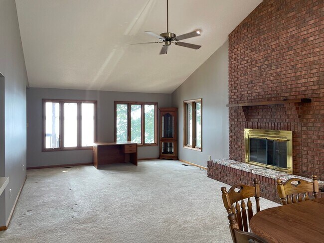 Building Photo - Three Bedroom Brick Ranch in Terrell with views of Lake Norman