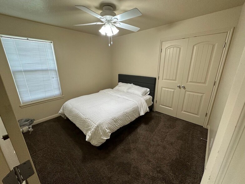 Building Photo - 674 Tanglewood Dr