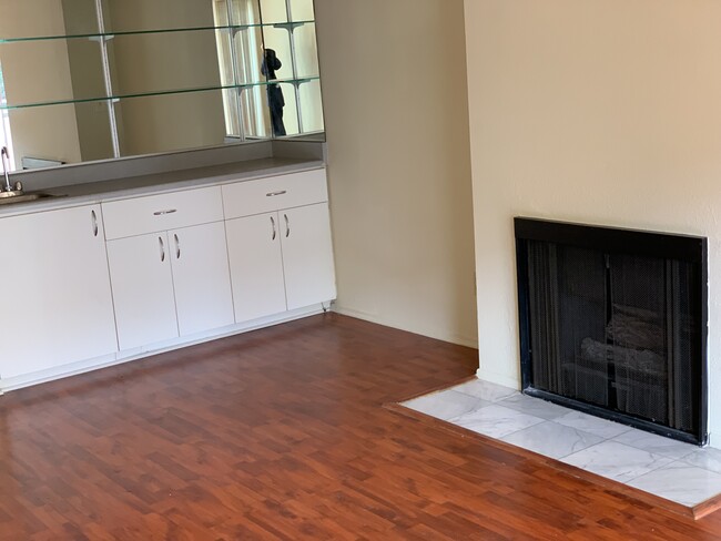 Wet bar and Fireplace - 1427 Saltair S Ave