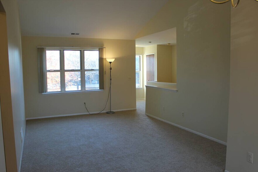 Building Photo - 1629 Emerson Cir