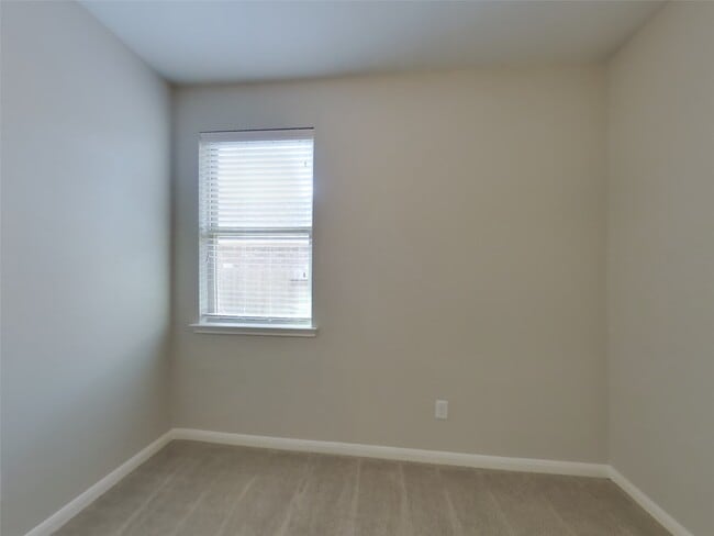 Building Photo - 410 Heatherton Hill Dr