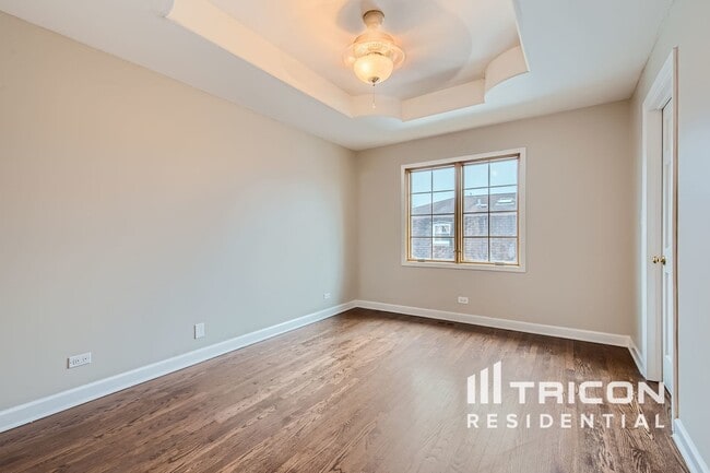 Building Photo - 7944 Lamon Ave