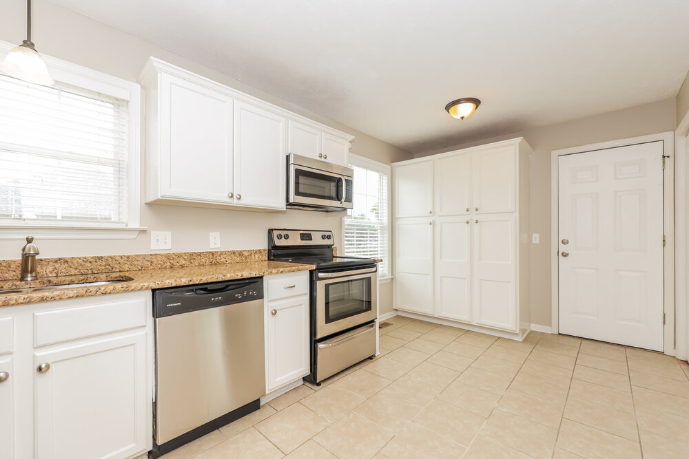 Building Photo - 6200 Rocky Top Dr