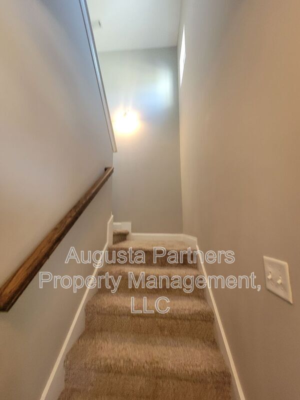 Building Photo - 1733 Ethan Way