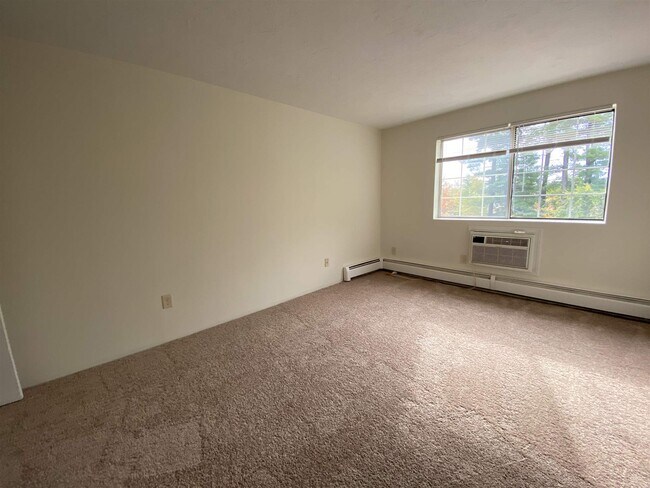 Building Photo - 385 Huse Rd