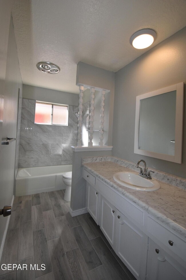 Building Photo - 1624 Vista Real Dr