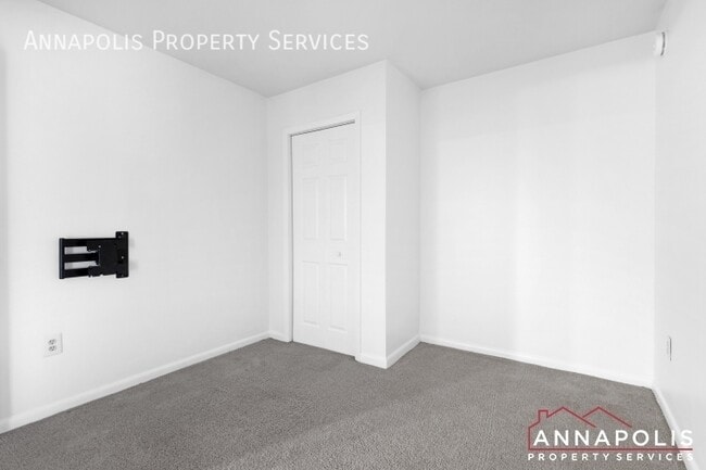 Building Photo - 10 Greystone Ct