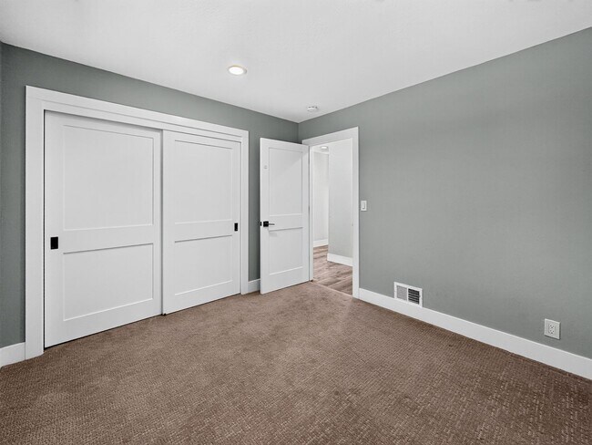 Building Photo - Gorgeous 4 Bedroom PLUS Spacious Bonus Room with Pool in Desired Alamo Neighborhood Available Now!