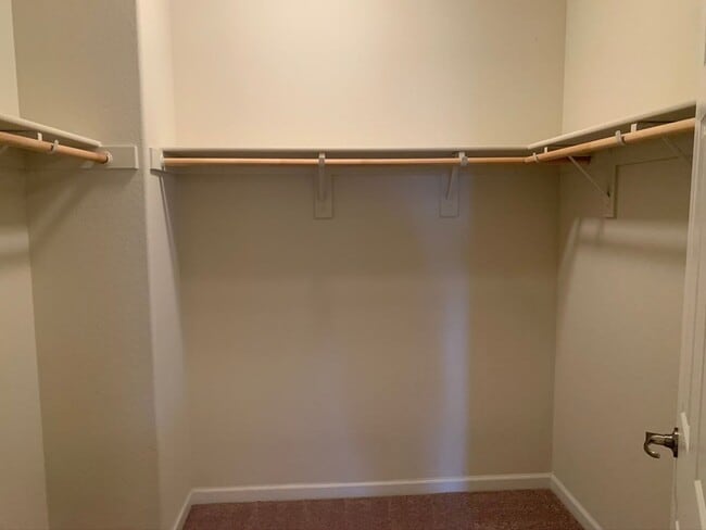 Building Photo - 3 Bed/3 Bath Newer Townhome in Desirable Ardenwood Neighborhood