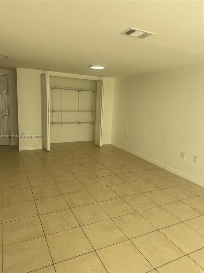 Building Photo - 2120 W Flagler St