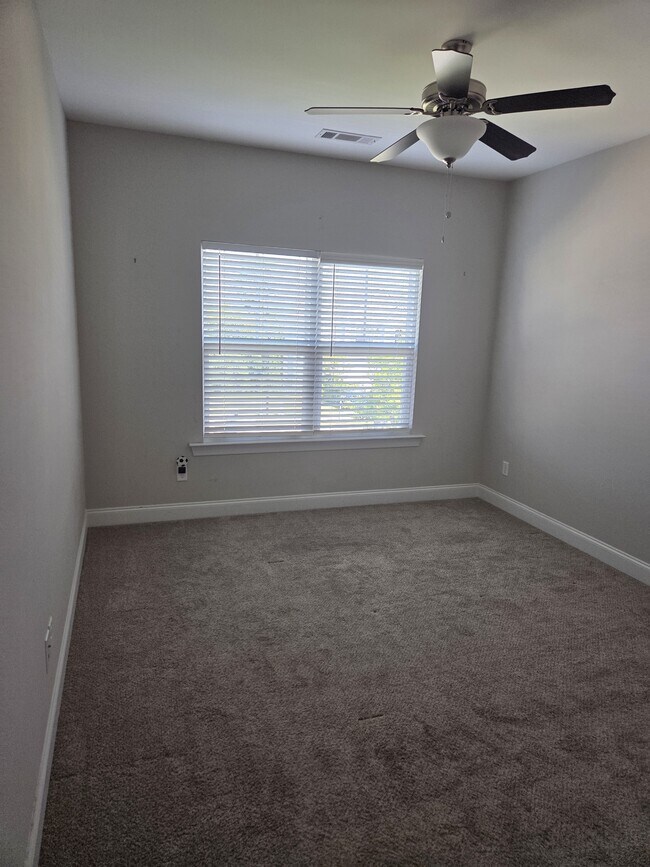 Building Photo - 2105 Thornbury Cove