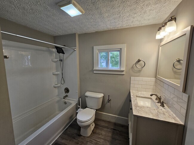 Building Photo - 241 Brehl Ave