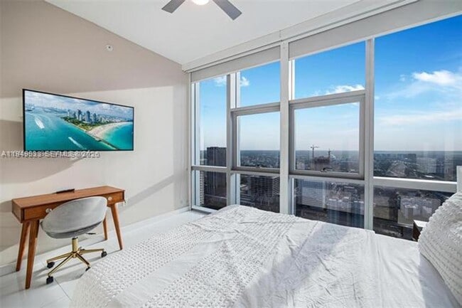 Building Photo - 851 NE 1st Ave