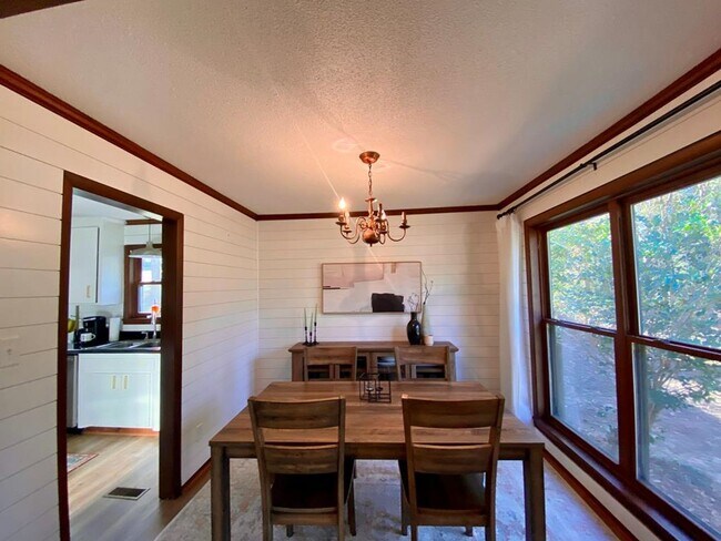 Building Photo - 2112 Westfield Dr