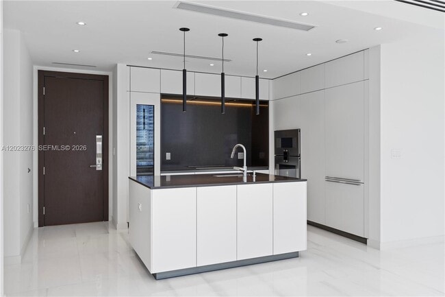 Building Photo - 300 Biscayne Blvd Way