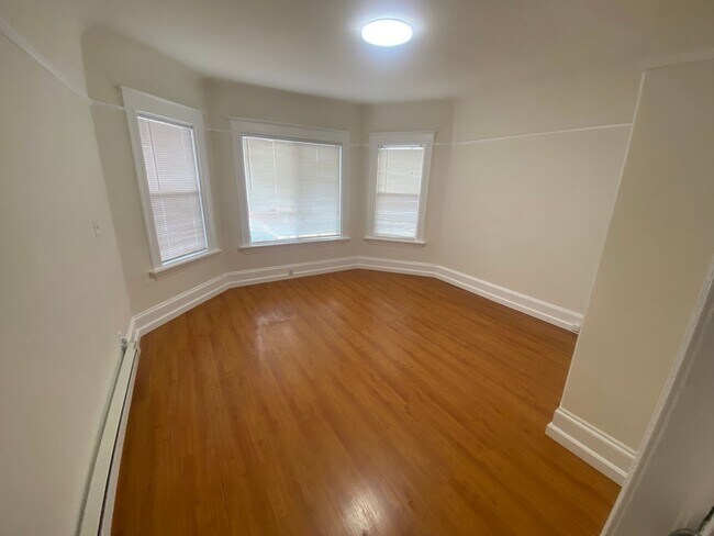 Building Photo - 809-811 26th St