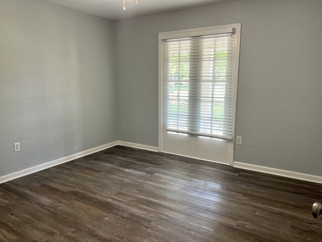 Building Photo - 30447 Parkview Dr