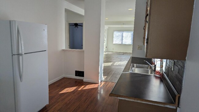 Building Photo - 1721 Mershon St