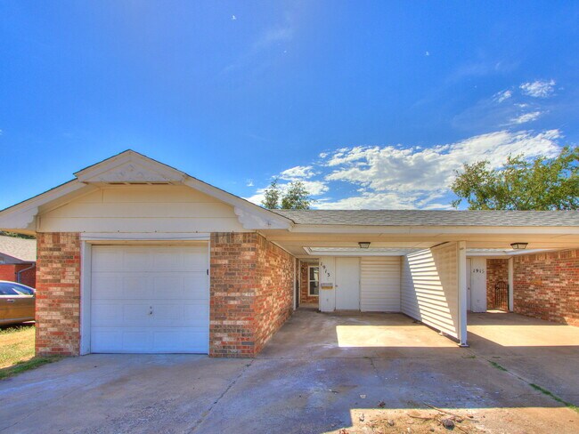 Building Photo - 1913 N Moulton Ct