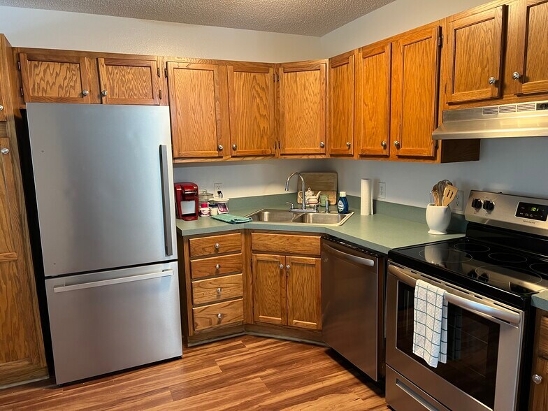 Building Photo - Myrtle Grove Villas