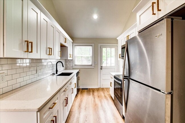 Building Photo - Welcome to this beautifully renovated condo located in the heart of McDonough, GA.