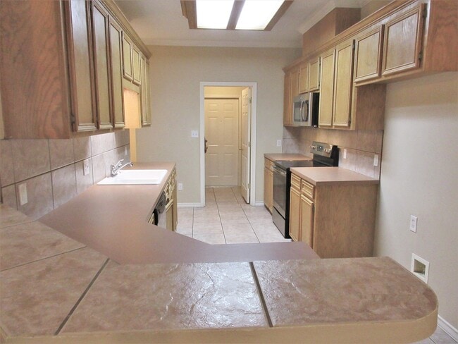 Building Photo - 5930 Cornell Dr