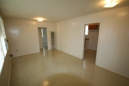 Building Photo - 2302 Rose Dr