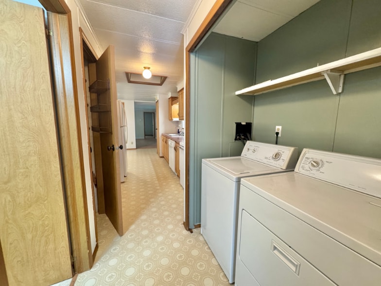 Building Photo - 24 Oakwood Ln