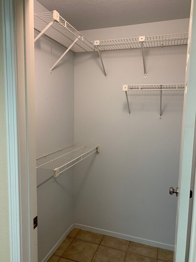 Building Photo - Modern Comfort Meets Tranquil Living in Newbury Park