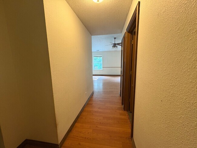 Building Photo - 1443 Blue Brook Way