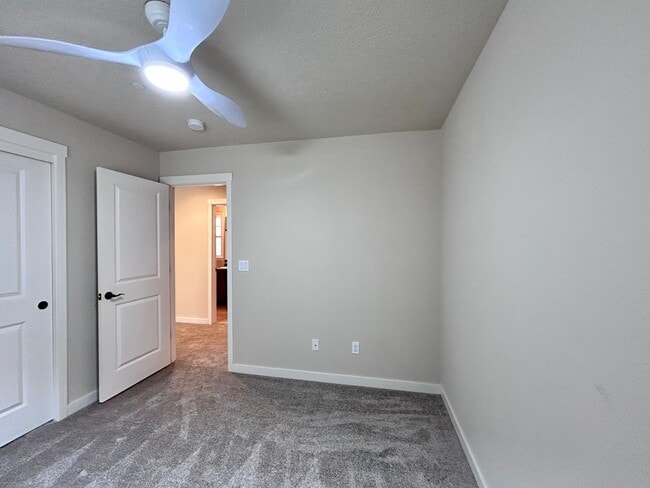 Building Photo - Incredibly Large 4 Bed 2.5 Bath Charmer!