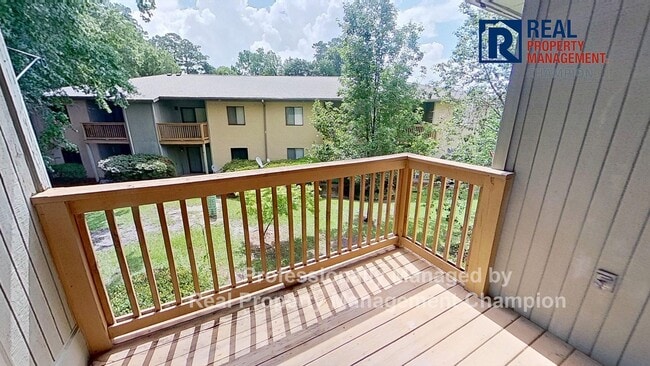 Building Photo - Beautiful Upper Level Condo with Convenien...