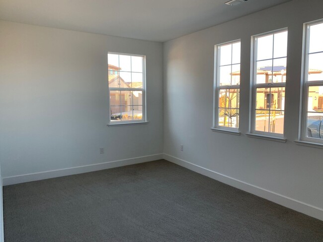 Building Photo - Home In Tracy Hills - Tenant occupied DO N...