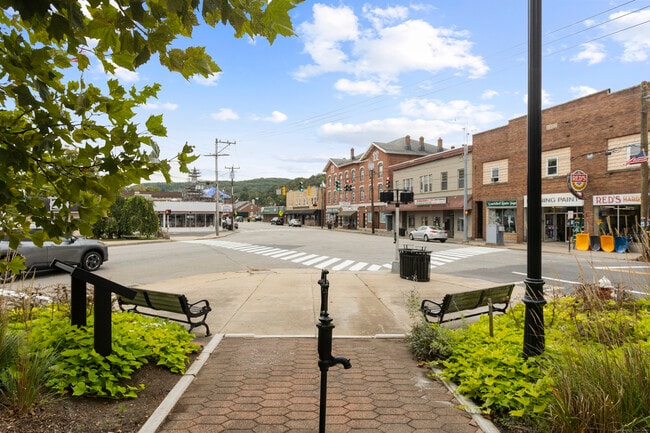 Building Photo - 36 Main St