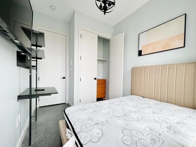 Building Photo - Furnished room/NOT APARTMENT