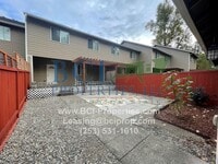 Building Photo - Beautiful 3 Bedroom House in Puyallup Available July 1, 2026!