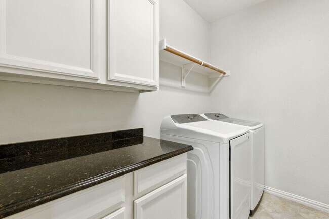 Building Photo - Luxury Living in HERITAGE! This is must se...