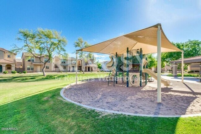 Building Photo - Move-In Ready Gated Community Home Near San Tan Village & Loop 202!
